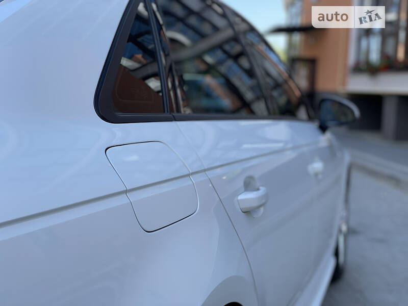 Седан Audi A4 2016 в Івано-Франківську