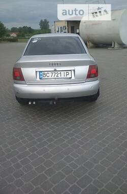 Седан Audi A4 1995 в Львове