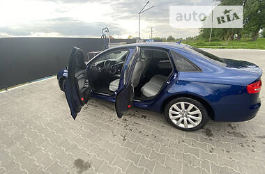 Седан Audi A4 2013 в Жовкві
