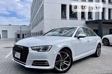 Седан Audi A4 2019 в 