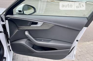 Седан Audi A4 2019 в 