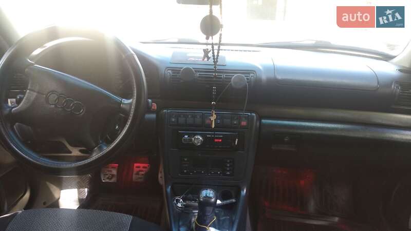 Седан Audi A4 1997 в Одессе