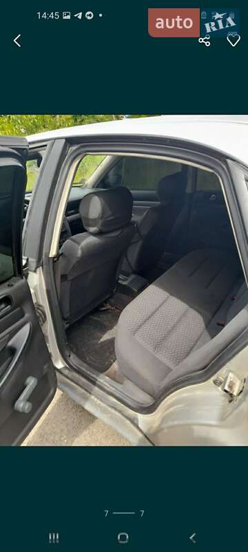 Седан Audi A4 1995 в Ужгороде