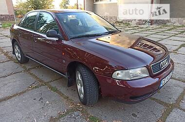 Седан Audi A4 1995 в Чернівцях