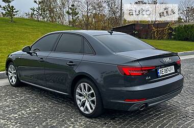 Седан Audi A4 2018 в 
