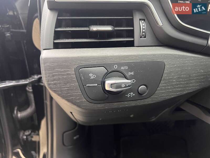 Седан Audi A4 2020 в Львові