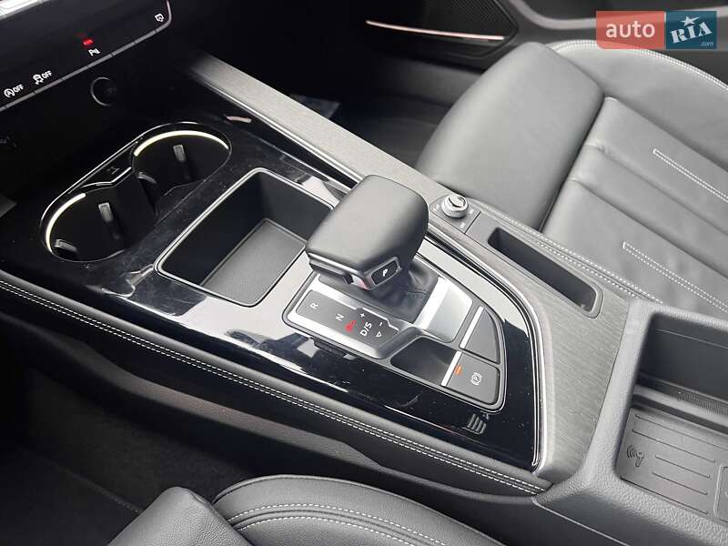 Седан Audi A4 2020 в Львові