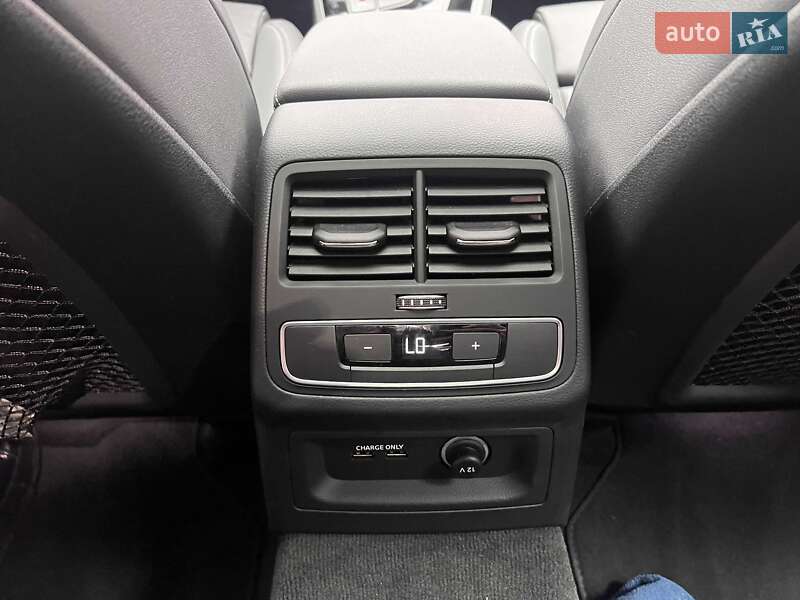 Седан Audi A4 2020 в Львові