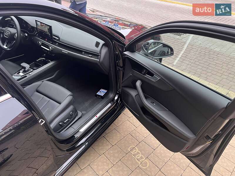 Седан Audi A4 2020 в Львові