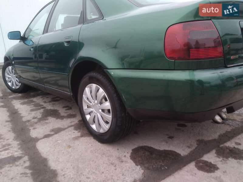 Седан Audi A4 1996 в Києві