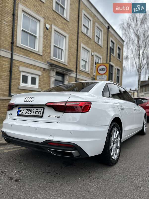 Седан Audi A4 2021 в Киеве