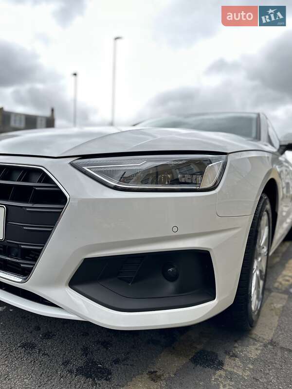 Седан Audi A4 2021 в Киеве