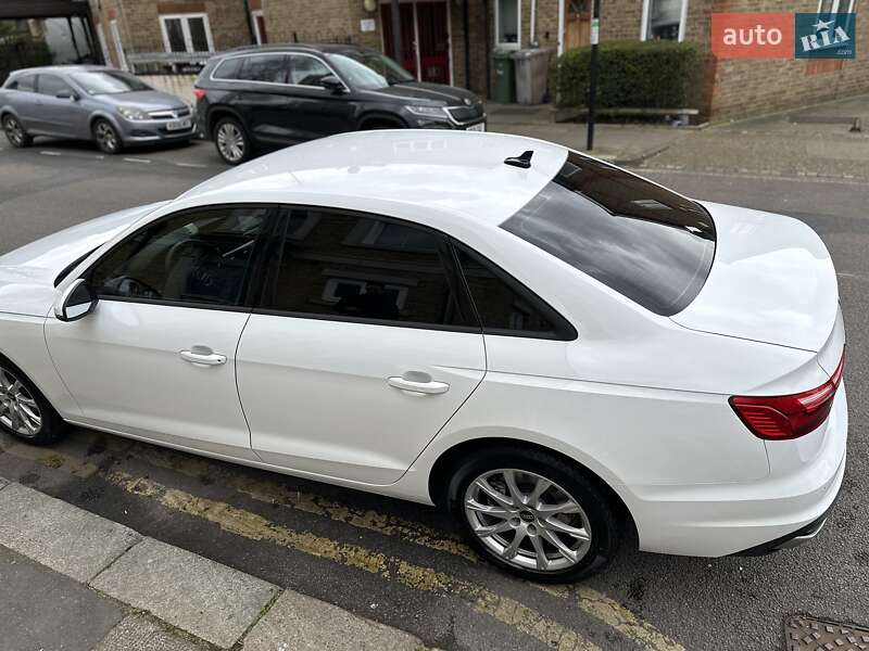 Седан Audi A4 2021 в Киеве