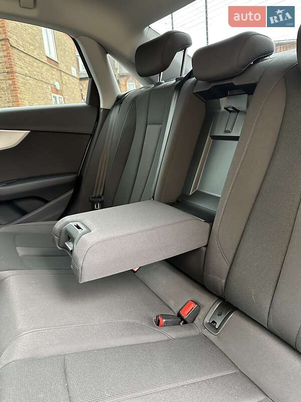 Седан Audi A4 2021 в Киеве