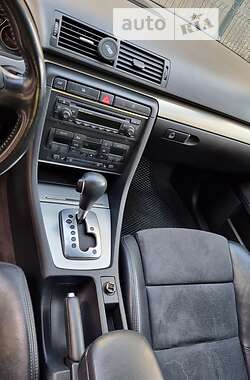 Седан Audi A4 2004 в 