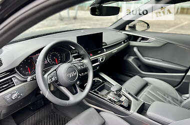 Седан Audi A4 2021 в 