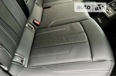 Седан Audi A4 2021 в 