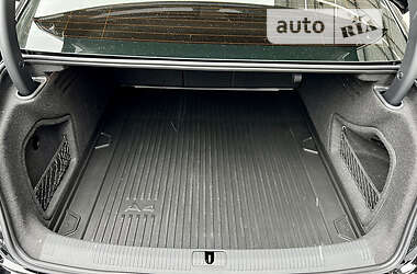 Седан Audi A4 2021 в 