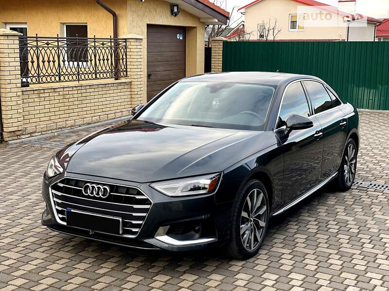Седан Audi A4 2019 в 