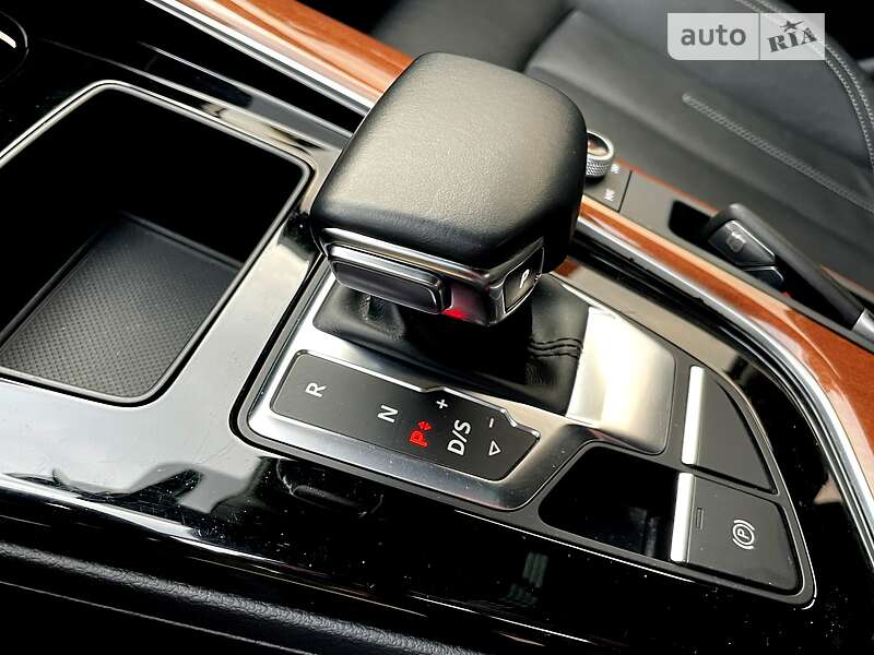 Седан Audi A4 2019 в Хмельницькому