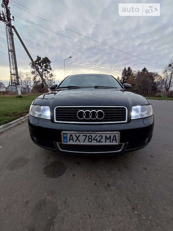 Седан Audi A4 2004 в Валках