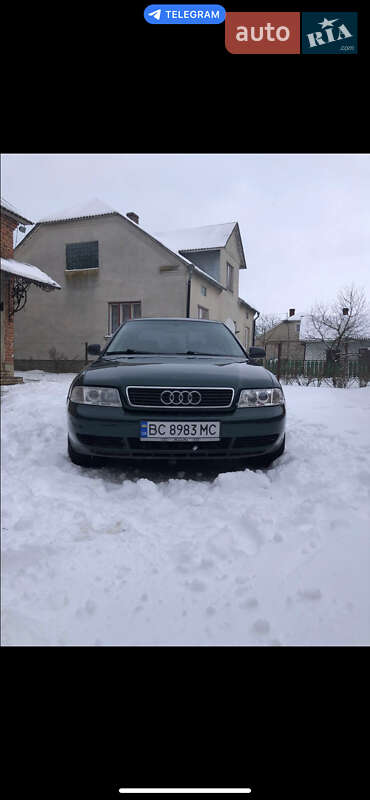 Седан Audi A4 1995 в Львове