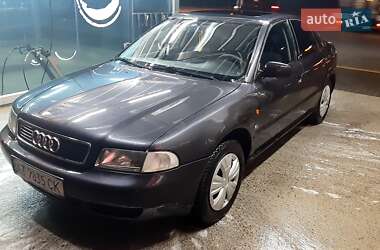 Седан Audi A4 1995 в Ивано-Франковске