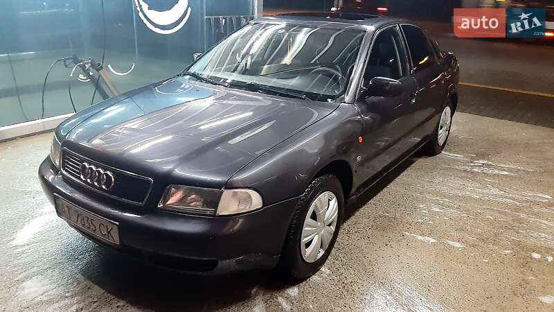 Седан Audi A4 1995 в Ивано-Франковске