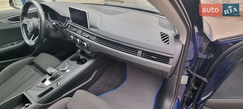 Седан Audi A4 2016 в Киеве