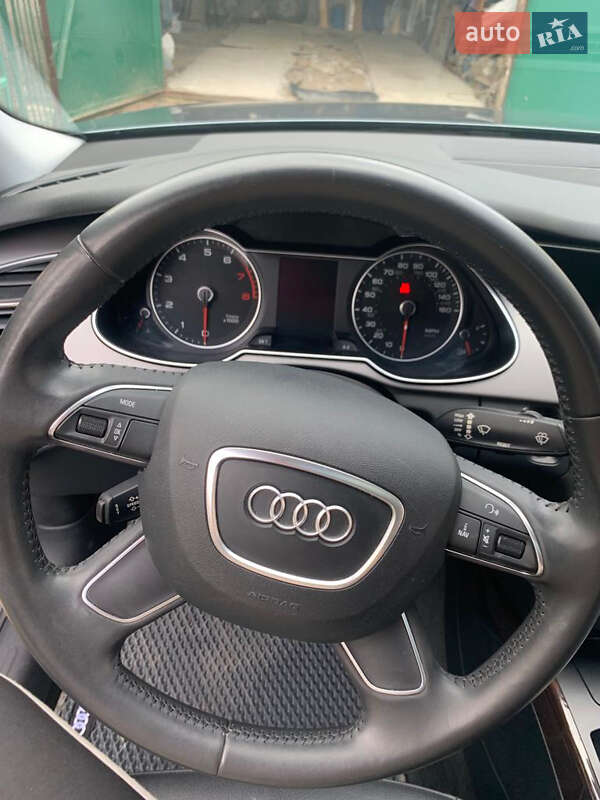 Седан Audi A4 2012 в Измаиле