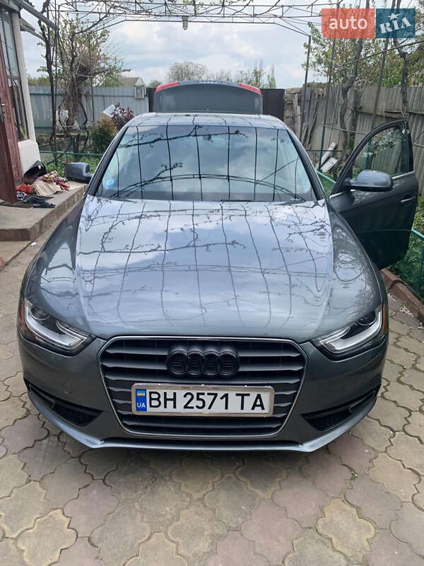 Седан Audi A4 2012 в Измаиле