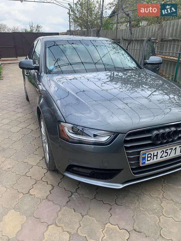 Седан Audi A4 2012 в Измаиле