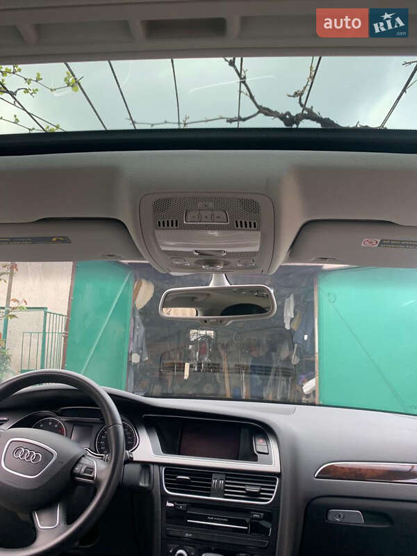 Седан Audi A4 2012 в Измаиле