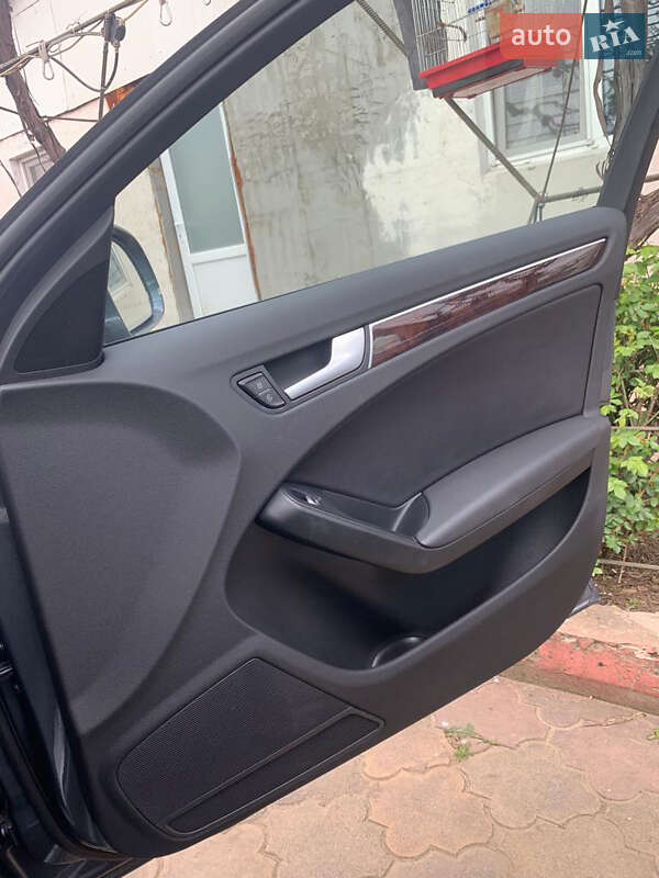 Седан Audi A4 2012 в Измаиле