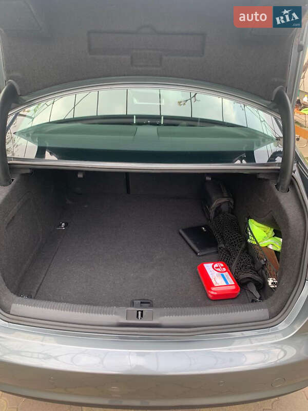 Седан Audi A4 2012 в Измаиле