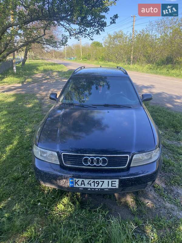 Седан Audi A4 2001 в Покровском