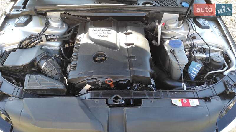 Седан Audi A4 2010 в Чернівцях