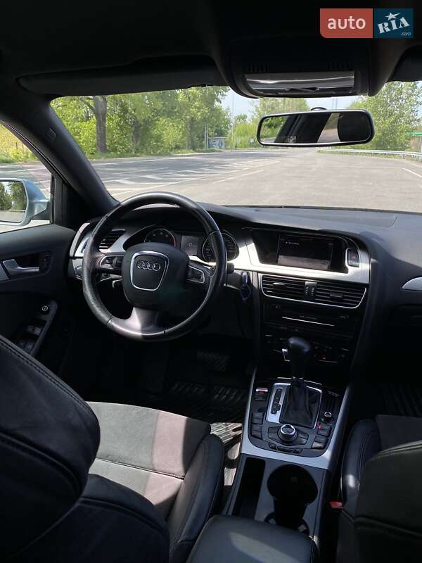 Седан Audi A4 2010 в Виннице