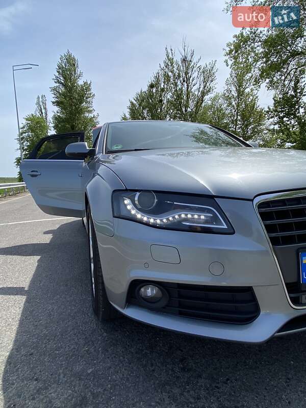Седан Audi A4 2010 в Виннице