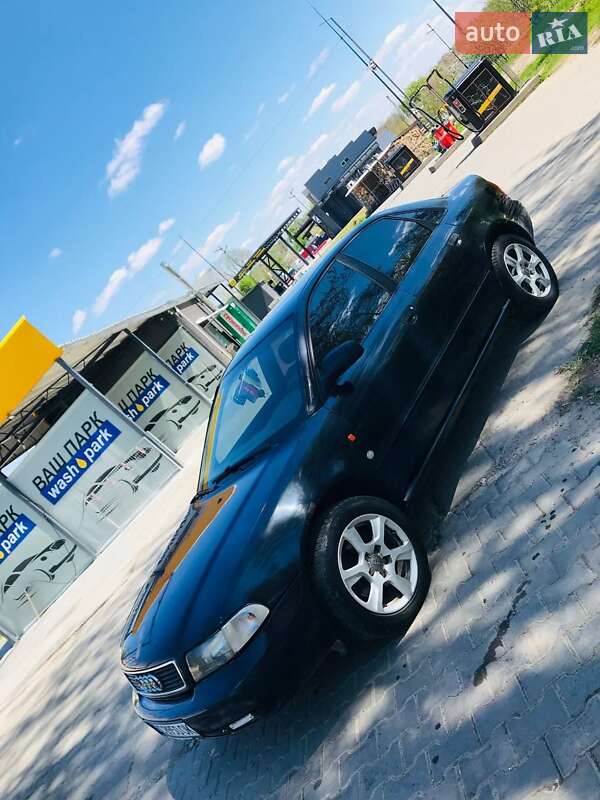 Седан Audi A4 1996 в Бориславе