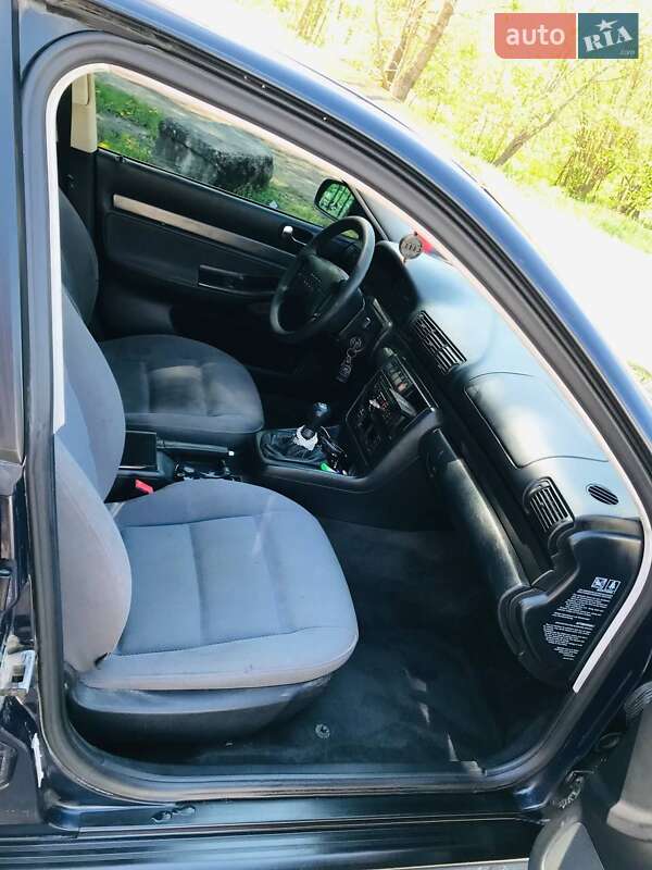 Седан Audi A4 1996 в Бориславе