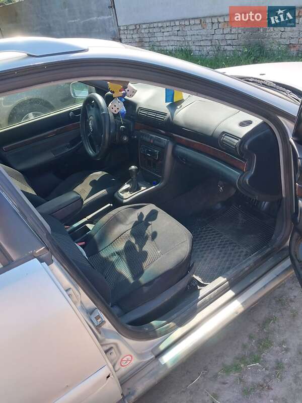 Універсал Audi A4 1996 в Млиніві