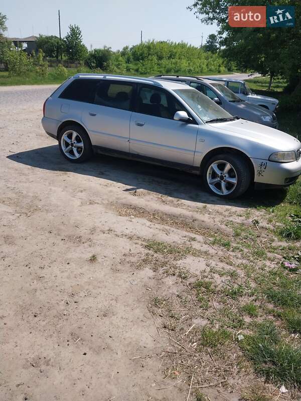 Універсал Audi A4 1996 в Млиніві