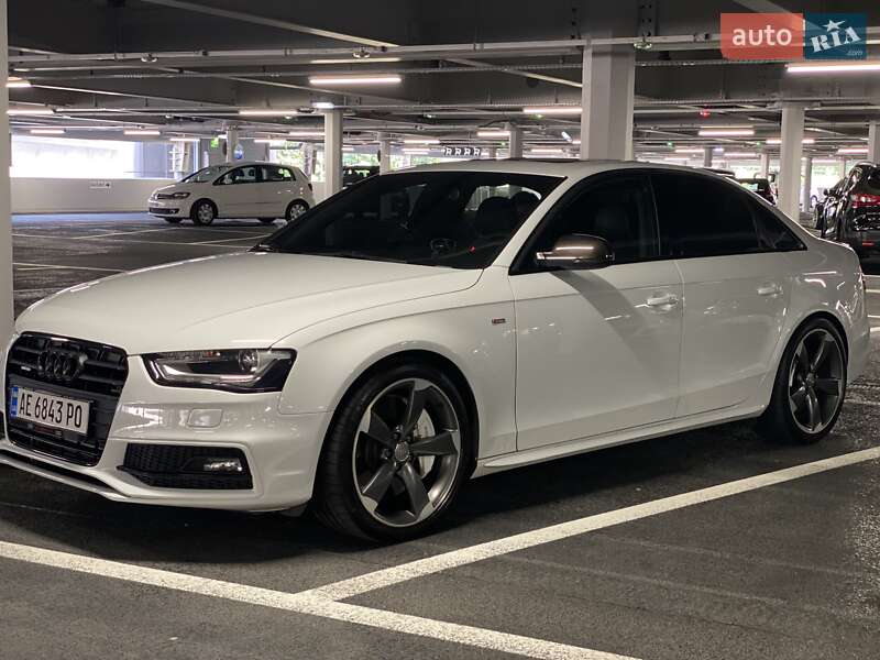 Седан Audi A4 2014 в Львове