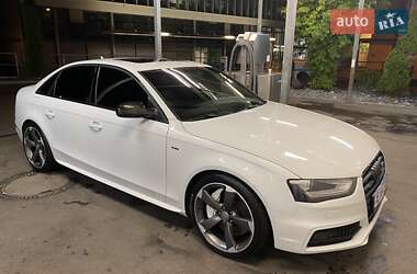 Седан Audi A4 2014 в Львове