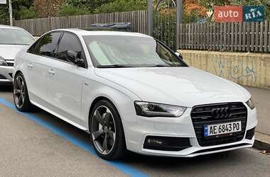 Седан Audi A4 2014 в Львове