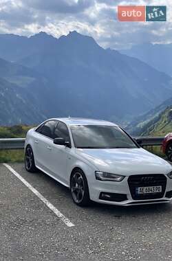 Седан Audi A4 2014 в Львове