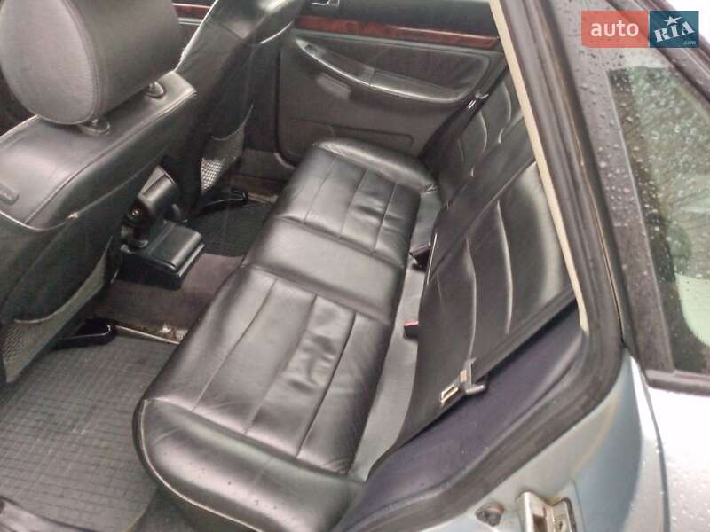 Седан Audi A4 1997 в Вараше фото 5 Седан Audi A4 1997 в Вараше