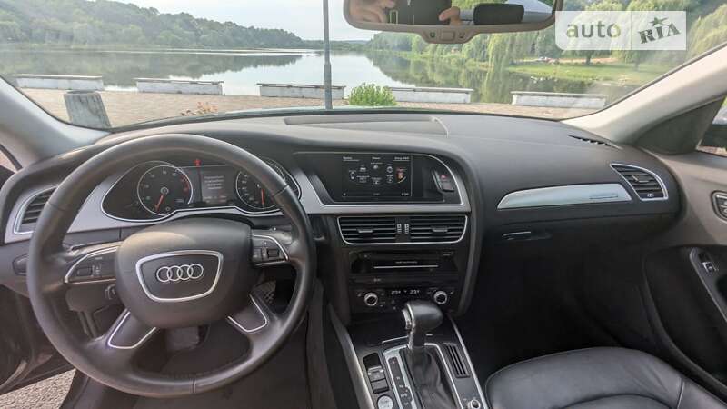 Седан Audi A4 2013 в Тлумачі
