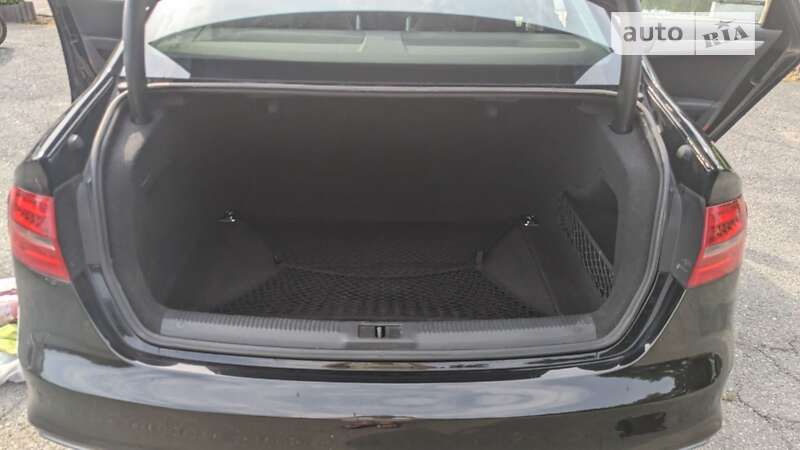 Седан Audi A4 2013 в Тлумачі